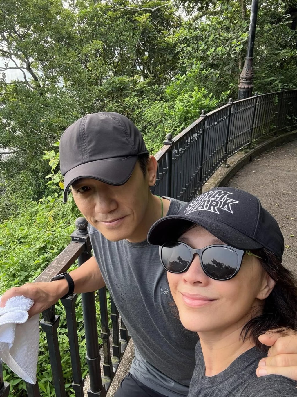 60岁著名女星透露曾对他人有过心动，但还是觉得丈夫最适合自己-第11张图片-旧杳电影网