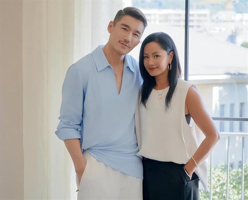 30年三次错过爱情,胡兵用一生的陪伴,给了瞿颖最稳妥的回应-第1张图片-旧杳电影网 30年三次错过爱情,胡兵用一生的陪伴,给了瞿颖最稳妥的回应-第1张图片-旧杳电影网