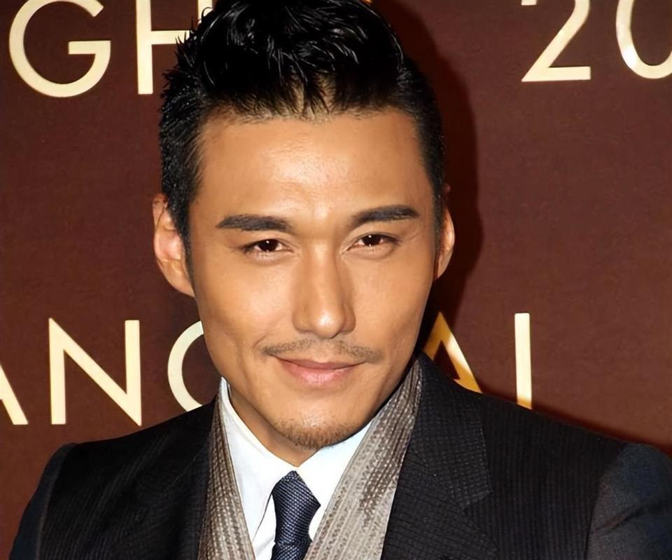 30年三次错过爱情,胡兵用一生的陪伴,给了瞿颖最稳妥的回应-第5张图片-旧杳电影网 30年三次错过爱情,胡兵用一生的陪伴,给了瞿颖最稳妥的回应-第5张图片-旧杳电影网