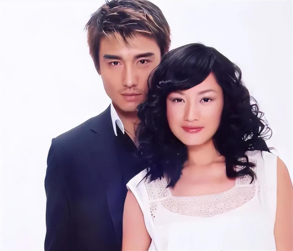 30年三次错过爱情,胡兵用一生的陪伴,给了瞿颖最稳妥的回应-第13张图片-旧杳电影网 30年三次错过爱情,胡兵用一生的陪伴,给了瞿颖最稳妥的回应-第13张图片-旧杳电影网