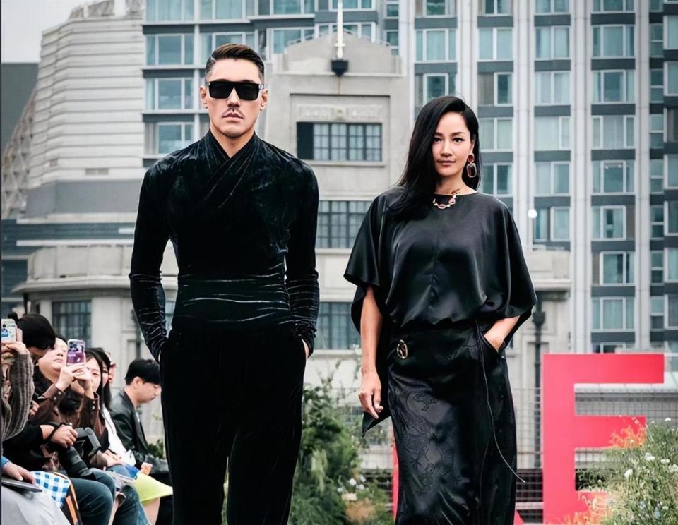 30年三次错过爱情,胡兵用一生的陪伴,给了瞿颖最稳妥的回应-第12张图片-旧杳电影网 30年三次错过爱情,胡兵用一生的陪伴,给了瞿颖最稳妥的回应-第12张图片-旧杳电影网