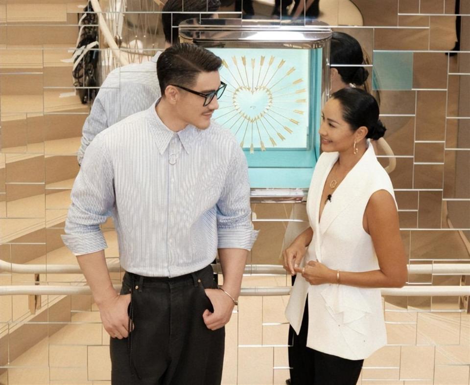 30年三次错过爱情,胡兵用一生的陪伴,给了瞿颖最稳妥的回应-第22张图片-旧杳电影网 30年三次错过爱情,胡兵用一生的陪伴,给了瞿颖最稳妥的回应-第22张图片-旧杳电影网