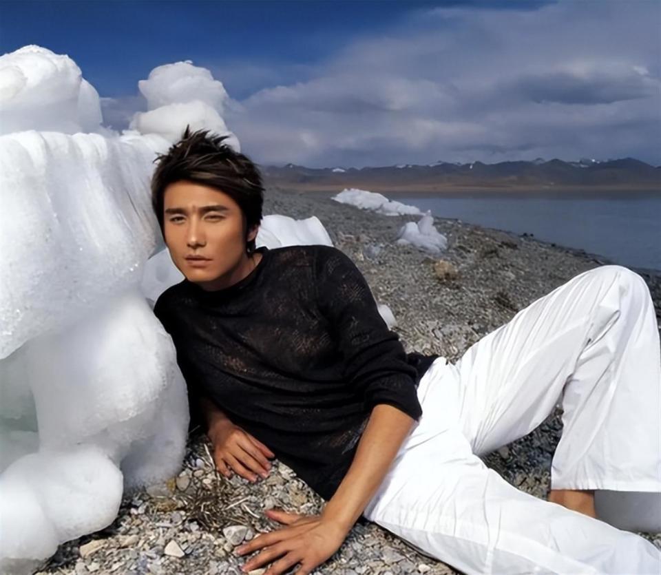 30年三次错过爱情,胡兵用一生的陪伴,给了瞿颖最稳妥的回应-第21张图片-旧杳电影网 30年三次错过爱情,胡兵用一生的陪伴,给了瞿颖最稳妥的回应-第21张图片-旧杳电影网