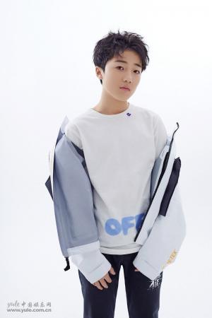 鲍嘉诚-第1张图片-旧杳电影网