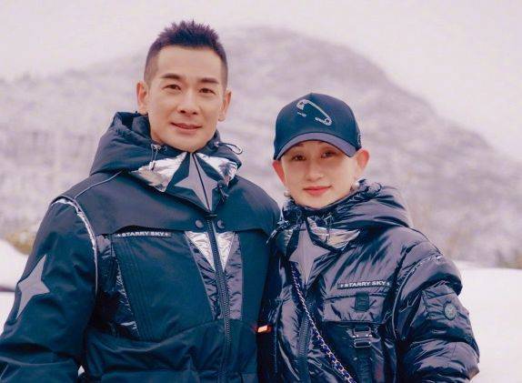 赵文卓夫妇送女儿上学,18岁赵子仪用美貌和才华,卷出高水准-第6张图片-旧杳电影网 赵文卓夫妇送女儿上学,18岁赵子仪用美貌和才华,卷出高水准-第6张图片-旧杳电影网