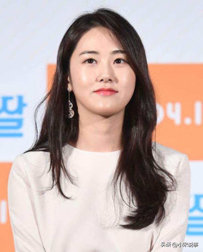 韩国女星含泪自曝：亲哥工作过劳去世，整理遗物一幕逼她离开韩国-第4张图片-旧杳电影网