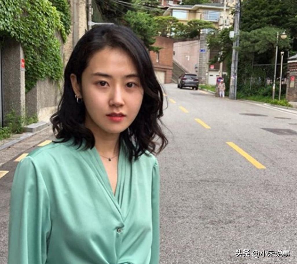 韩国女星含泪自曝：亲哥工作过劳去世，整理遗物一幕逼她离开韩国-第1张图片-旧杳电影网