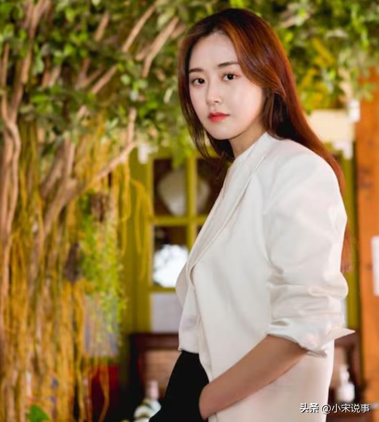 韩国女星含泪自曝：亲哥工作过劳去世，整理遗物一幕逼她离开韩国-第8张图片-旧杳电影网