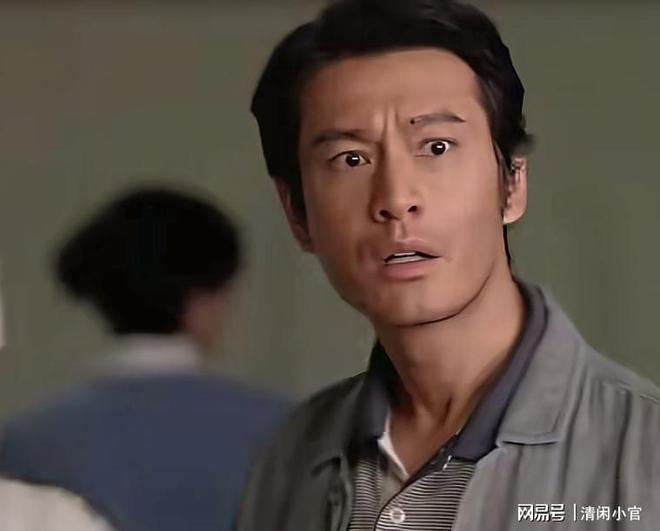 全程瞪眼，表情夸张，《小城大事》黄晓明把演技炸裂玩出新花样-第2张图片-旧杳电影网