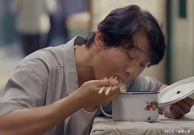 全程瞪眼，表情夸张，《小城大事》黄晓明把演技炸裂玩出新花样-第6张图片-旧杳电影网