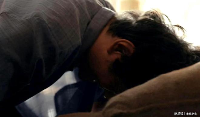 全程瞪眼，表情夸张，《小城大事》黄晓明把演技炸裂玩出新花样-第10张图片-旧杳电影网