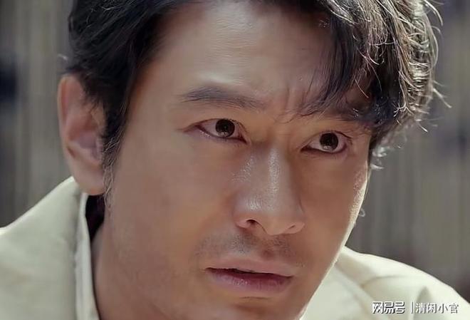 全程瞪眼，表情夸张，《小城大事》黄晓明把演技炸裂玩出新花样-第8张图片-旧杳电影网