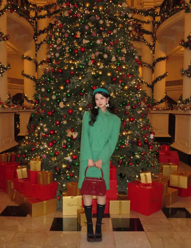 乔欣红绿撞色穿搭贵气千金范十足-第6张图片-旧杳电影网