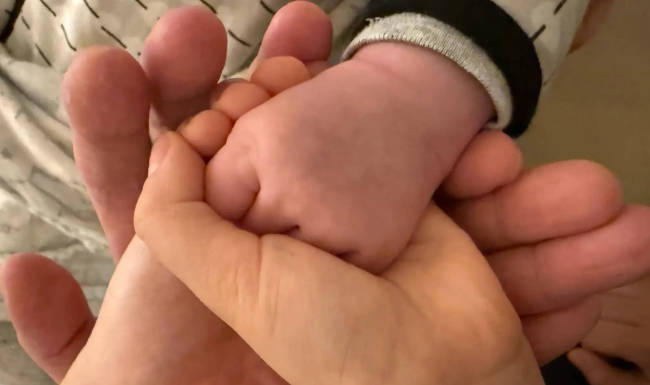 古巨基再当爸！晒四口合照 58岁妻子二胎顺利降生-第3张图片-旧杳电影网