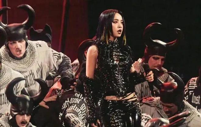 蔡依林演唱会邪门吸运？杨紫热巴新剧对打？章泽天靠刘嘉玲入内鱼？卢昱晓找代拍炒作？爱立人设的野心女星？-第4张图片-旧杳电影网