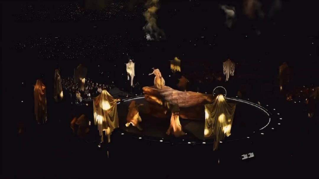 她花了9亿开了场“阴间”演唱会，被举报了，还赔了3亿？-第8张图片-旧杳电影网