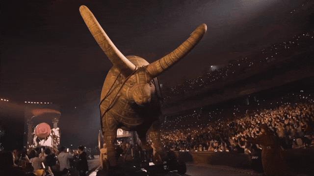 她花了9亿开了场“阴间”演唱会，被举报了，还赔了3亿？-第29张图片-旧杳电影网