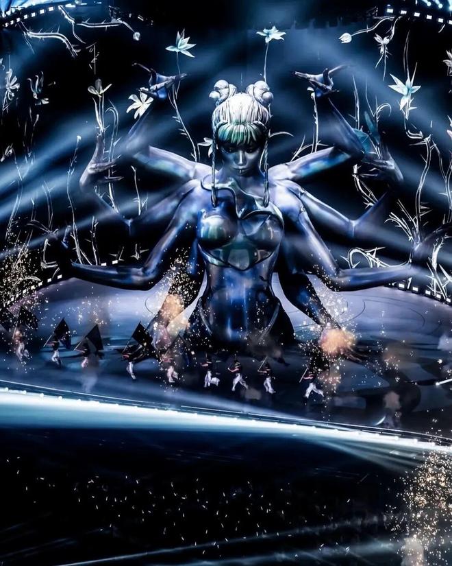 她花了9亿开了场“阴间”演唱会，被举报了，还赔了3亿？-第35张图片-旧杳电影网