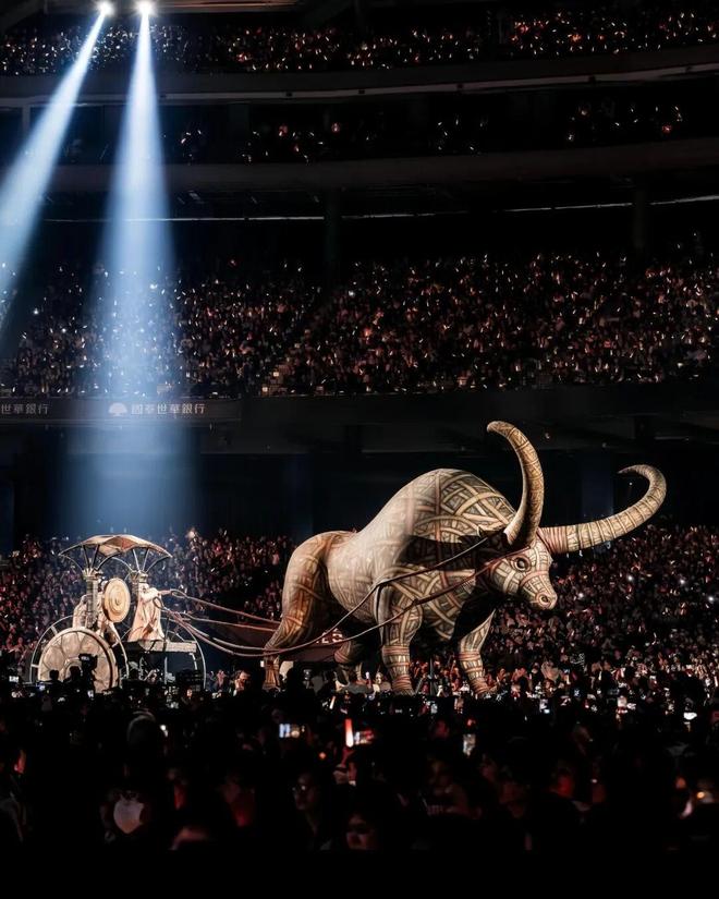 她花了9亿开了场“阴间”演唱会，被举报了，还赔了3亿？-第34张图片-旧杳电影网