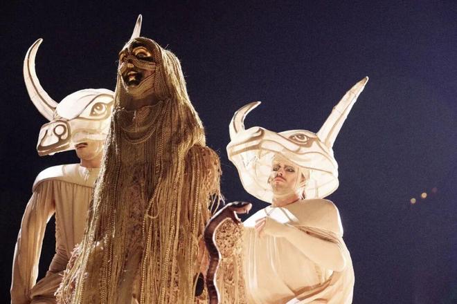 她花了9亿开了场“阴间”演唱会，被举报了，还赔了3亿？-第37张图片-旧杳电影网