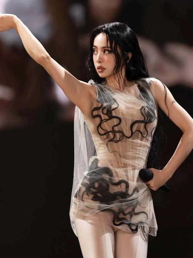 她花了9亿开了场“阴间”演唱会，被举报了，还赔了3亿？-第41张图片-旧杳电影网