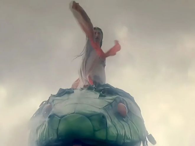 她花了9亿开了场“阴间”演唱会，被举报了，还赔了3亿？-第52张图片-旧杳电影网