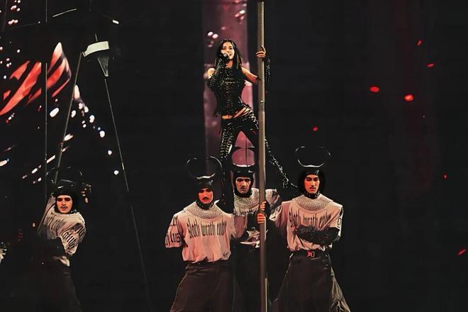 她花了9亿开了场“阴间”演唱会，被举报了，还赔了3亿？-第55张图片-旧杳电影网