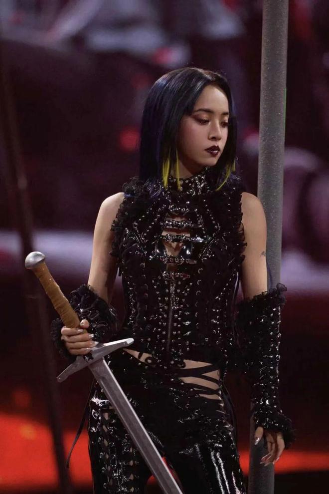 她花了9亿开了场“阴间”演唱会，被举报了，还赔了3亿？-第58张图片-旧杳电影网