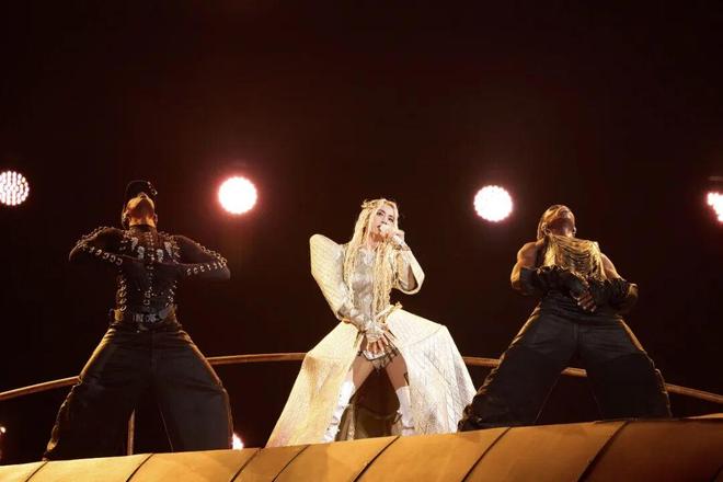 她花了9亿开了场“阴间”演唱会，被举报了，还赔了3亿？-第60张图片-旧杳电影网