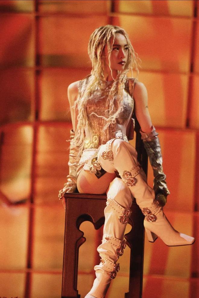 她花了9亿开了场“阴间”演唱会，被举报了，还赔了3亿？-第67张图片-旧杳电影网