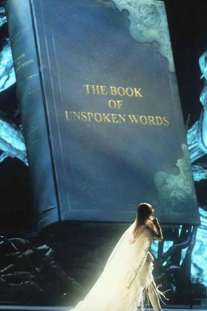 她花了9亿开了场“阴间”演唱会，被举报了，还赔了3亿？-第69张图片-旧杳电影网