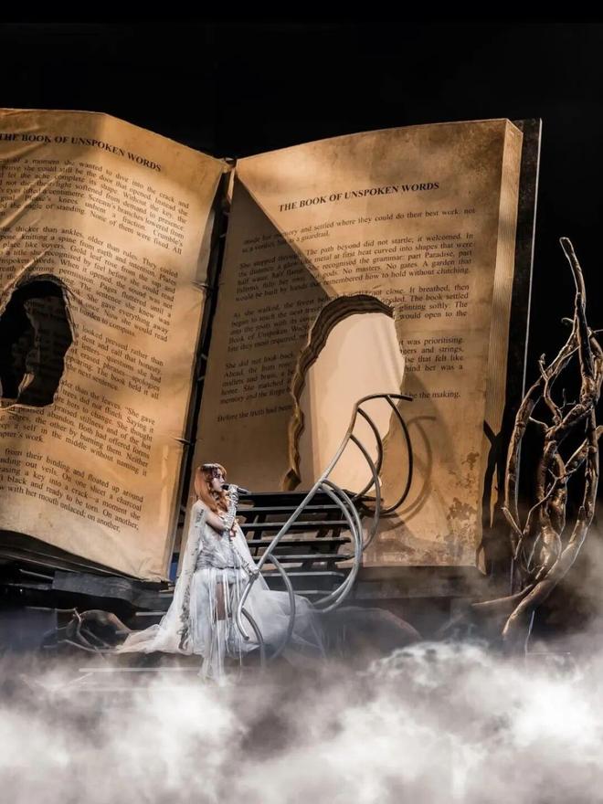 她花了9亿开了场“阴间”演唱会，被举报了，还赔了3亿？-第72张图片-旧杳电影网