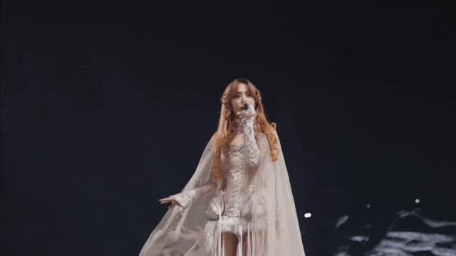 她花了9亿开了场“阴间”演唱会，被举报了，还赔了3亿？-第71张图片-旧杳电影网