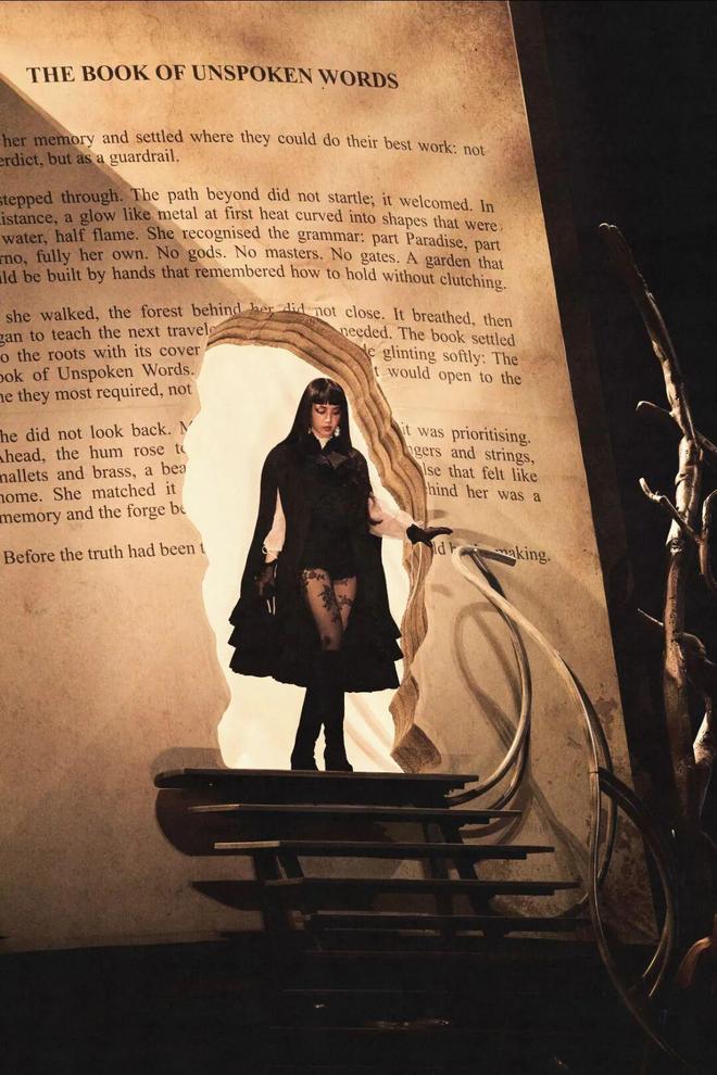 她花了9亿开了场“阴间”演唱会，被举报了，还赔了3亿？-第76张图片-旧杳电影网