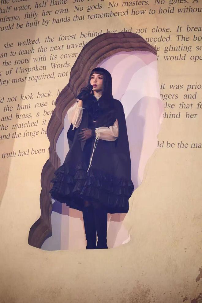 她花了9亿开了场“阴间”演唱会，被举报了，还赔了3亿？-第77张图片-旧杳电影网