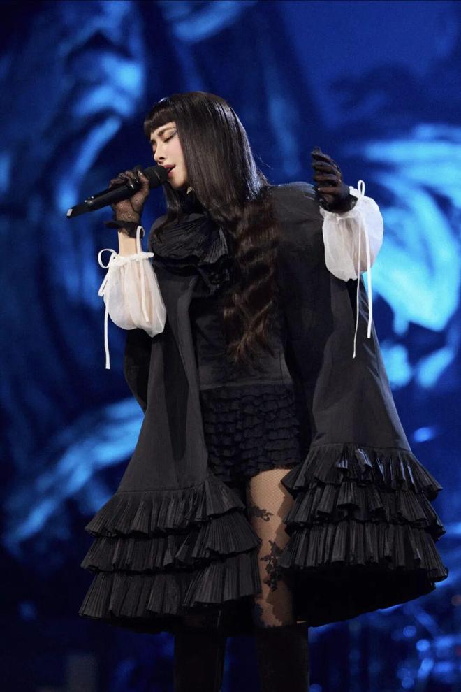 她花了9亿开了场“阴间”演唱会，被举报了，还赔了3亿？-第79张图片-旧杳电影网