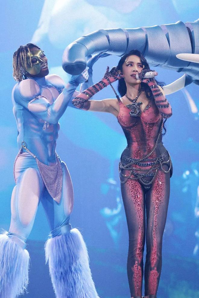 她花了9亿开了场“阴间”演唱会，被举报了，还赔了3亿？-第84张图片-旧杳电影网