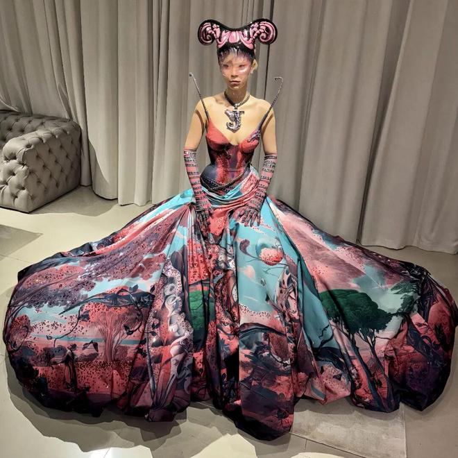 她花了9亿开了场“阴间”演唱会，被举报了，还赔了3亿？-第89张图片-旧杳电影网