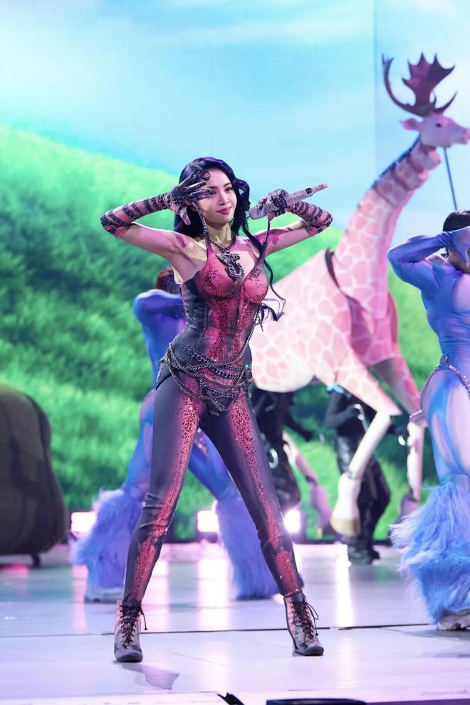 她花了9亿开了场“阴间”演唱会，被举报了，还赔了3亿？-第92张图片-旧杳电影网