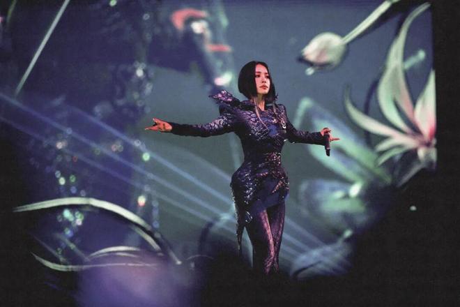 她花了9亿开了场“阴间”演唱会，被举报了，还赔了3亿？-第103张图片-旧杳电影网