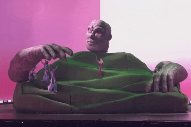 她花了9亿开了场“阴间”演唱会，被举报了，还赔了3亿？-第105张图片-旧杳电影网