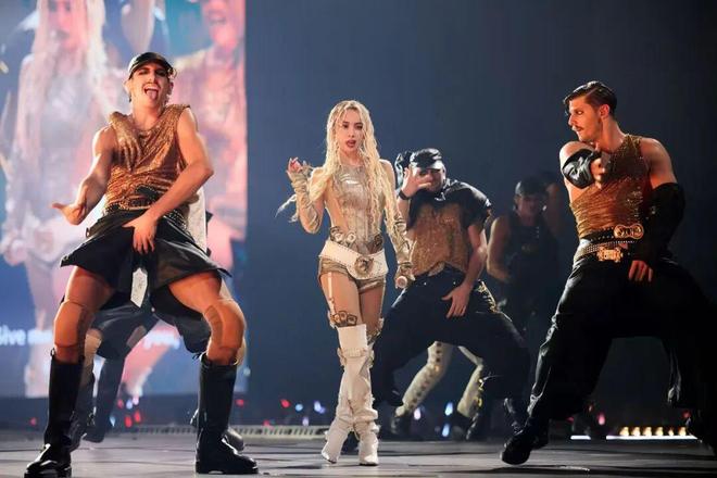 她花了9亿开了场“阴间”演唱会，被举报了，还赔了3亿？-第107张图片-旧杳电影网