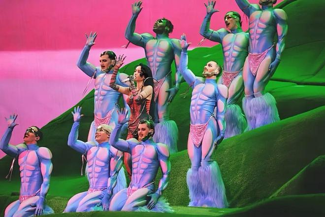 她花了9亿开了场“阴间”演唱会，被举报了，还赔了3亿？-第108张图片-旧杳电影网