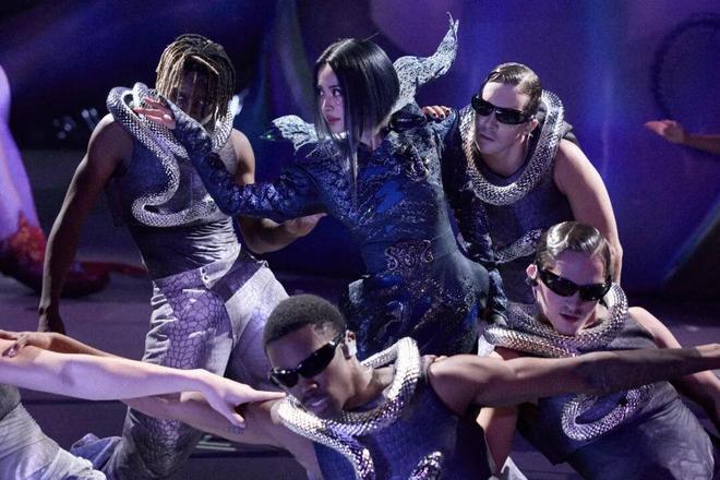 她花了9亿开了场“阴间”演唱会，被举报了，还赔了3亿？-第110张图片-旧杳电影网