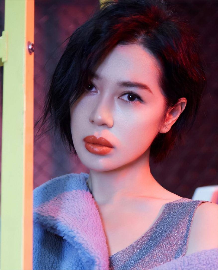 王全安也想不到,默默跟了他10年的余男,走了一条他不敢想的大道-第3张图片-旧杳电影网 王全安也想不到,默默跟了他10年的余男,走了一条他不敢想的大道-第3张图片-旧杳电影网