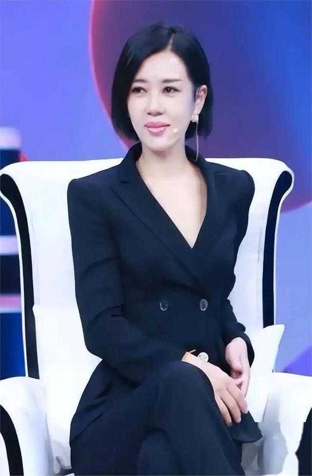 王全安也想不到,默默跟了他10年的余男,走了一条他不敢想的大道-第5张图片-旧杳电影网 王全安也想不到,默默跟了他10年的余男,走了一条他不敢想的大道-第5张图片-旧杳电影网