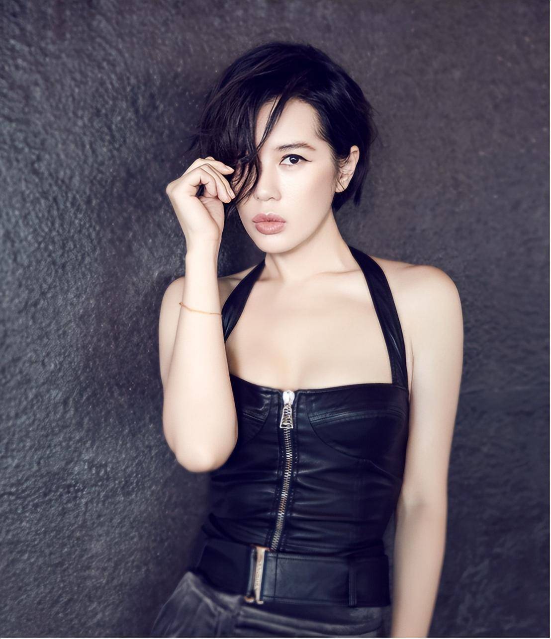 王全安也想不到,默默跟了他10年的余男,走了一条他不敢想的大道-第9张图片-旧杳电影网 王全安也想不到,默默跟了他10年的余男,走了一条他不敢想的大道-第9张图片-旧杳电影网