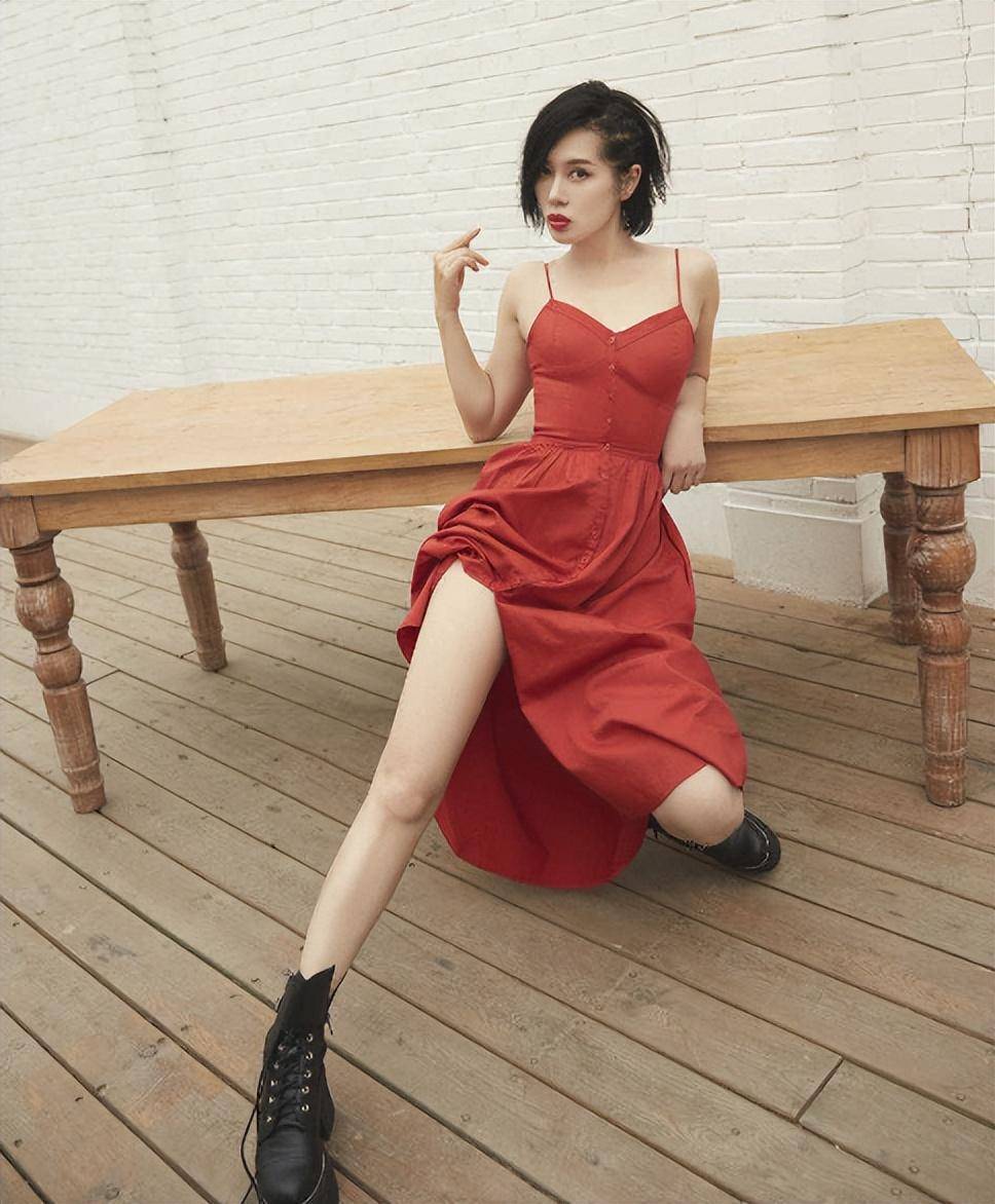 王全安也想不到,默默跟了他10年的余男,走了一条他不敢想的大道-第11张图片-旧杳电影网 王全安也想不到,默默跟了他10年的余男,走了一条他不敢想的大道-第11张图片-旧杳电影网