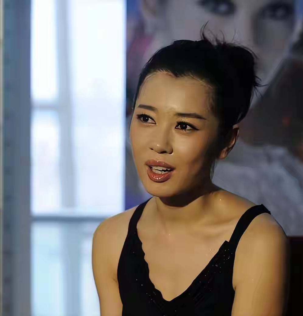 王全安也想不到,默默跟了他10年的余男,走了一条他不敢想的大道-第12张图片-旧杳电影网 王全安也想不到,默默跟了他10年的余男,走了一条他不敢想的大道-第12张图片-旧杳电影网