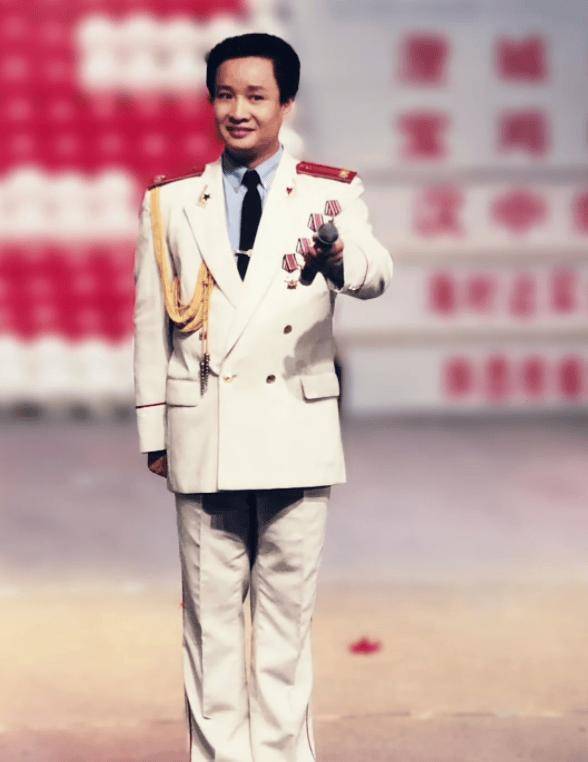 内娱最深情的男人是他！娶15岁爱上的女孩，陪妻子抗癌36年不离不弃-第2张图片-旧杳电影网